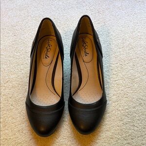 LifeStride Classic Black Wedge Heels 7 WIDE